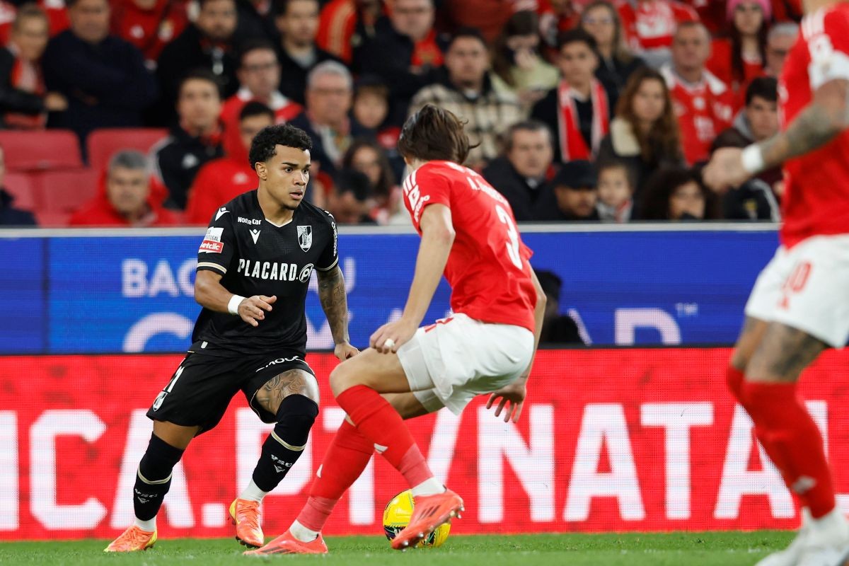 Kaio Cesar (Vitoria SC) qui drible Alvaro Carreras (Benfica)