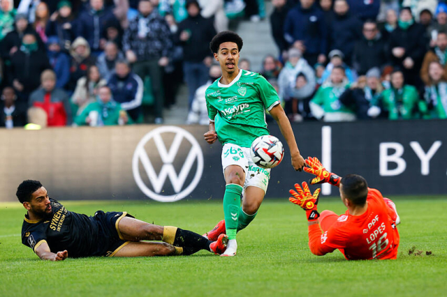 Mercato : Trahie, l’ASSE refuse de reprendre un couteau dans le dos !