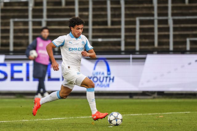 Cette pépite algérienne de 16 ans s’apprête à conquérir l’OM en 2026 !