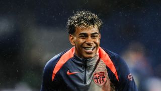 FC Barcelone : +12 cm… L’étrange « affaire » qui entoure Lamine Yamal
