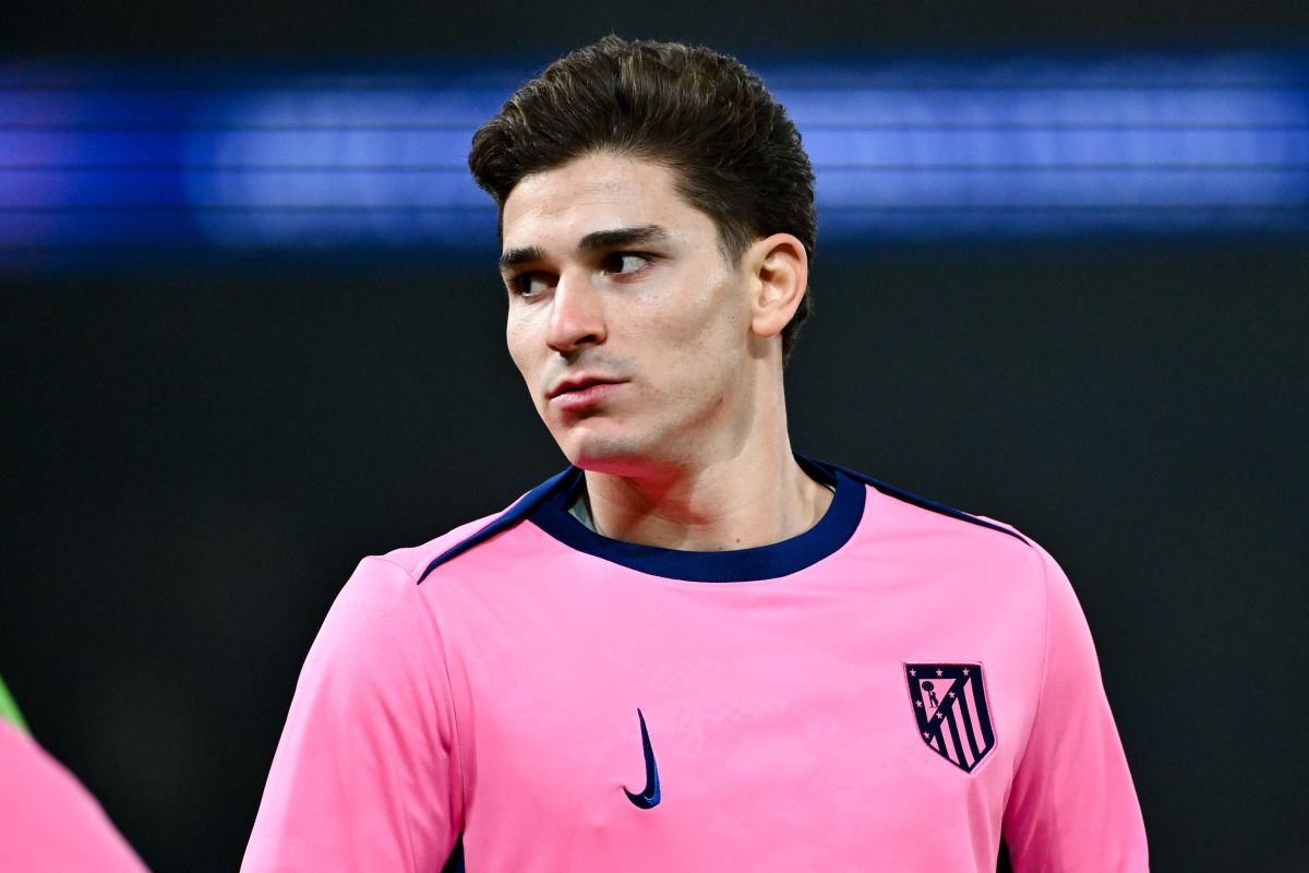L’Atlético de Madrid est désormais dirigé par Apollo et ses nouveaux investisseurs américains. Le PSG devra donc séduire ce nouvel acteur du foot européen pour tenter d’arracher Julian Alvarez. Et le prix de 120 à 130 millions d’euros témoigne déjà de la difficulté du dossier. De son côté, Diego Simeone n’a aucune intention de le laisser partir.